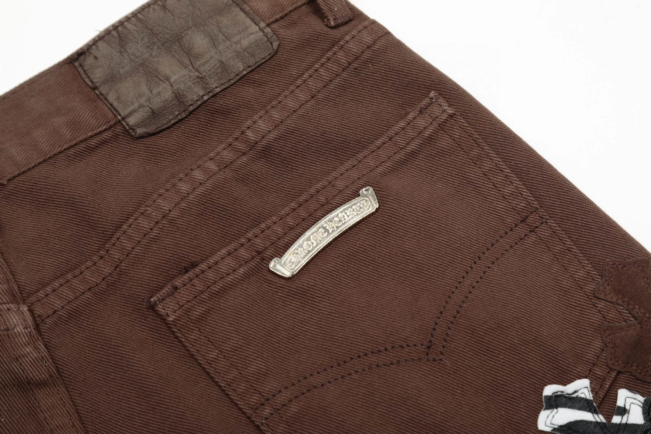 P270 💰 (Top version) Chrome hearts CH brown zebra pattern cross-patterned leather jeans, truly restoring the ultimate texture of Vintage, special Italian cowhide printing and cutting, custom-made sheepskin three-layer thick line leather, whole splicing in heavy water washing process, craftsmen hand-splashed ink, you can see the details, three-dimensional cutting version, loose and comfortable, not flattering on the figure, tall and slim, factory Seiko, original quality control, same style for men and women, can be matched with couples, versatile recommendation Essential jeans for all seasons Color: Brown Size: 28-30-32-34 (corresponds to S-M-L-XL)